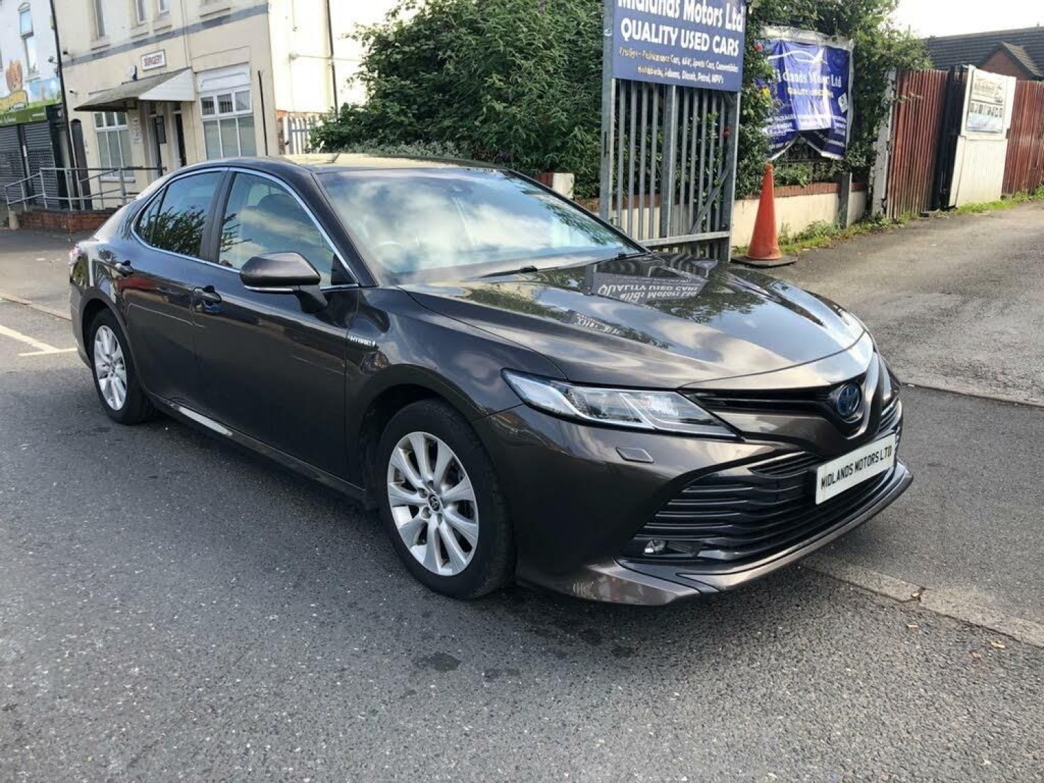 Toyota Camry 2.5 VVT-h Design CVT Euro 6 (s/s) 4dr